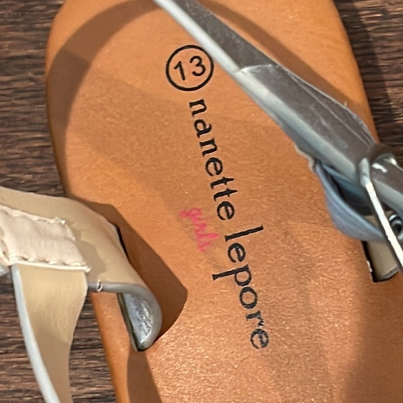 Nanette Lepore Girls Silver Sandals Size 13 - Picture 3 of 4